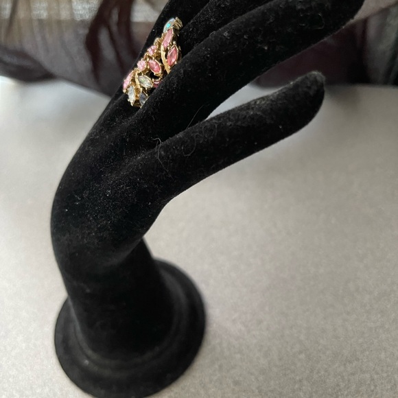 Vintage Y2K Pink & Gold Toned Vine Leaf Statement Ring Size 8 - Picture 2 of 7
